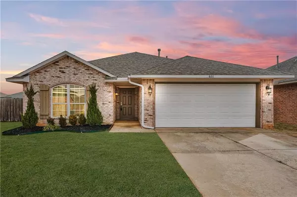 601 SW 38th Place, Moore, OK 73160