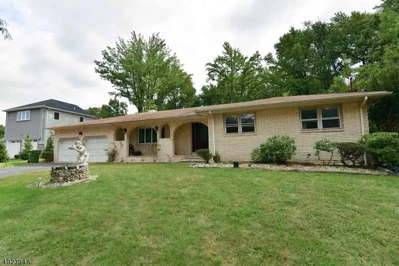 Edison Twp., NJ 08820,16 KEEN LN