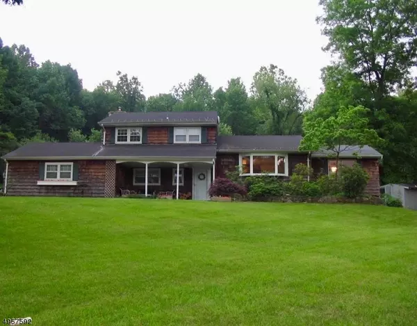 12 BUTTERNUT DR, Vernon Twp., NJ 07462