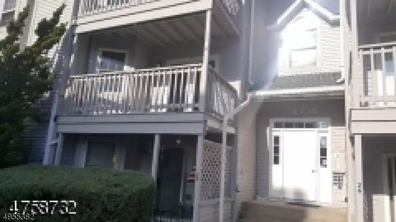 22 CRYSTAL LN #22CL, Paterson City, NJ 07501