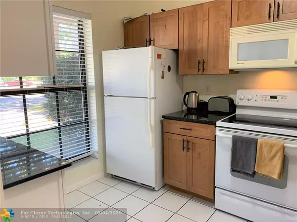 Oakland Park, FL 33309,2720 S Oakland Forest Dr  #704