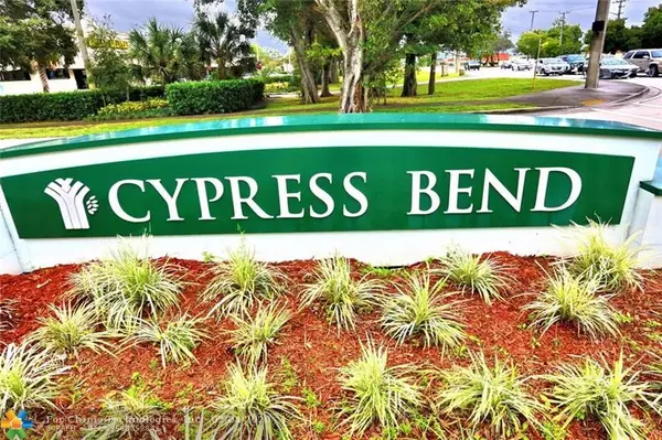 Pompano Beach, FL 33069,2202 S Cypress Bend Dr  #402