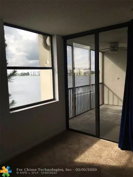 Oakland Park, FL 33309,111 Lake Emerald Dr  #407