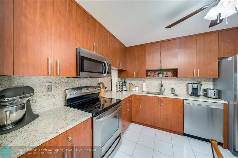 6090 N Sabal Palm Blvd  #206, Tamarac, FL 33319