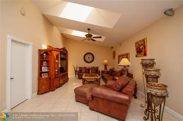 Tamarac, FL 33321,7056 Golf Pointe Cir