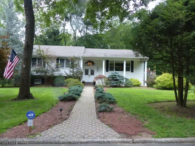 10 DEER TRL, Old Tappan Boro, NJ 07675