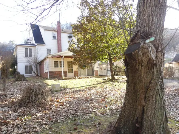 184 MAPLE AVENUE, Pineville, WV 24874