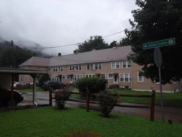 19 ASTOR LANE, Falls View, WV 25040