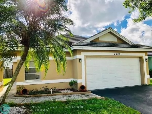 9308 Arborwood Cir, Davie, FL 33328