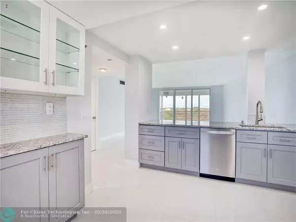 Pompano Beach, FL 33069,625 Oaks Dr  #805