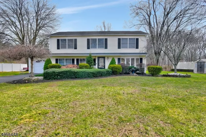 23 CHAUCER RD, Manalapan Twp., NJ 07726