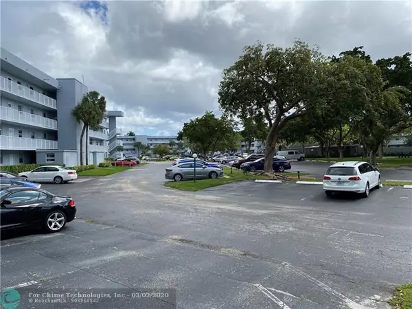 Oakland Park, FL 33309,120 Royal Park Dr  #1D