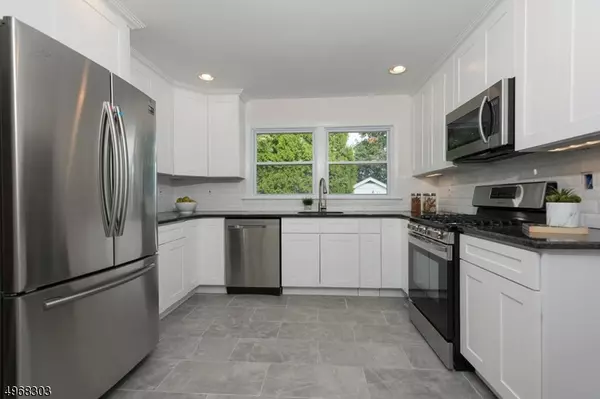 812 BOUND BROOK AVE, Manville Boro, NJ 08835