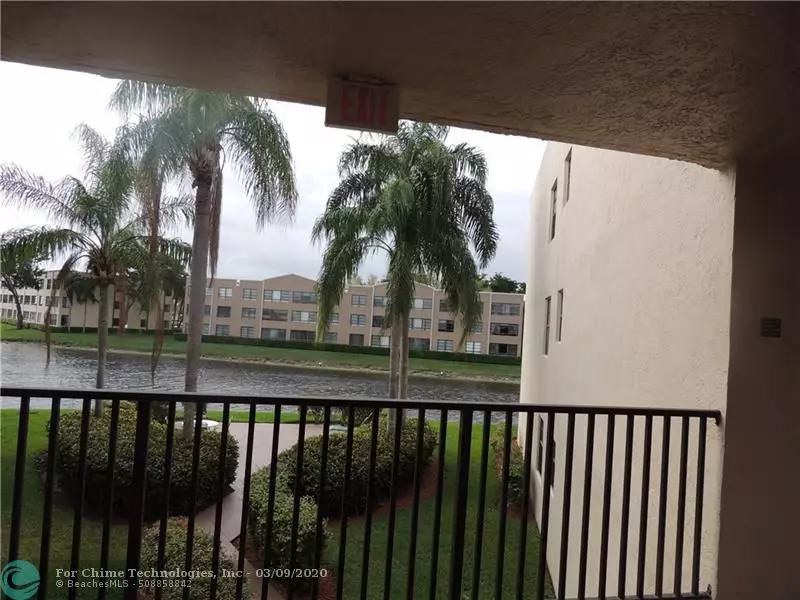 7236 Fairfax Dr  #207, Tamarac, FL 33321