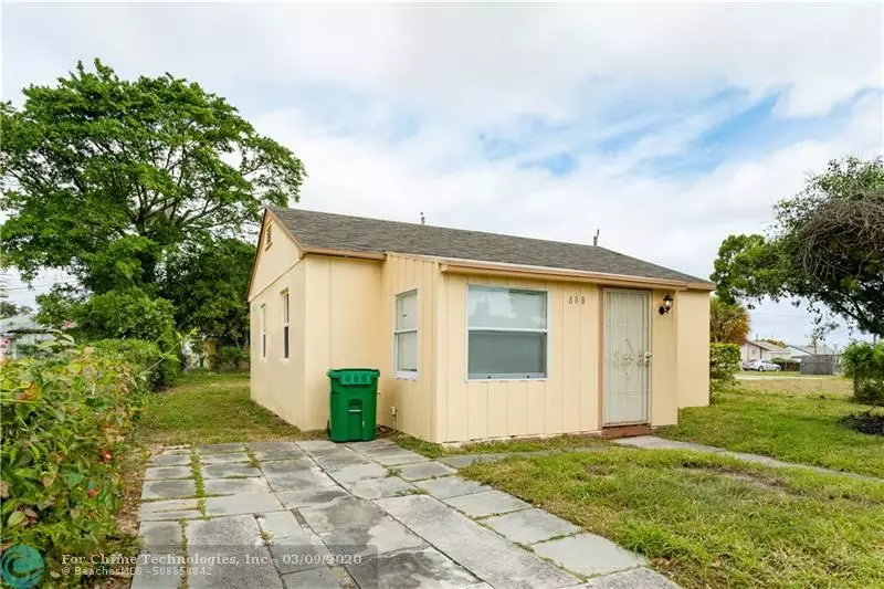 808 W 4th St, Riviera Beach, FL 33404