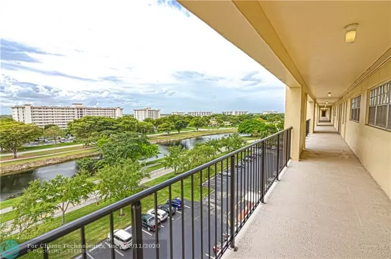 Pompano Beach, FL 33069,3250 N Palm Aire Dr  #802