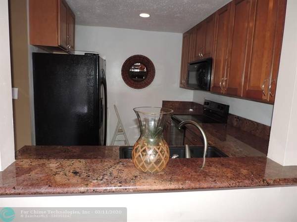 10039 Winding Lake Rd  #204,  Sunrise,  FL 33351