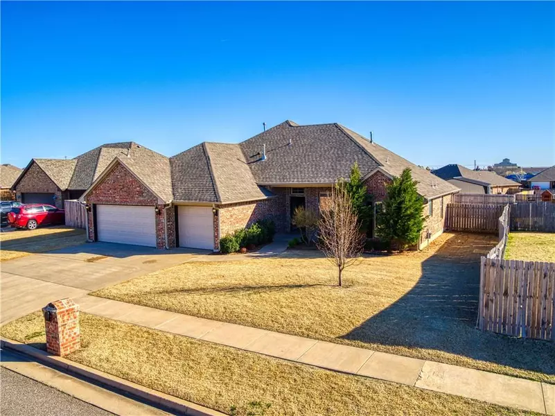 11428 NW 7th Terrace, Yukon, OK 73099