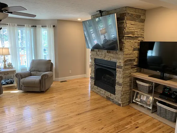319 FAR COUNTRY DRIVE, Daniels, WV 25832