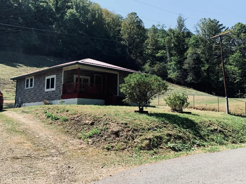 229 VASS BRANCH ROAD, Cirtsville, WV 25801