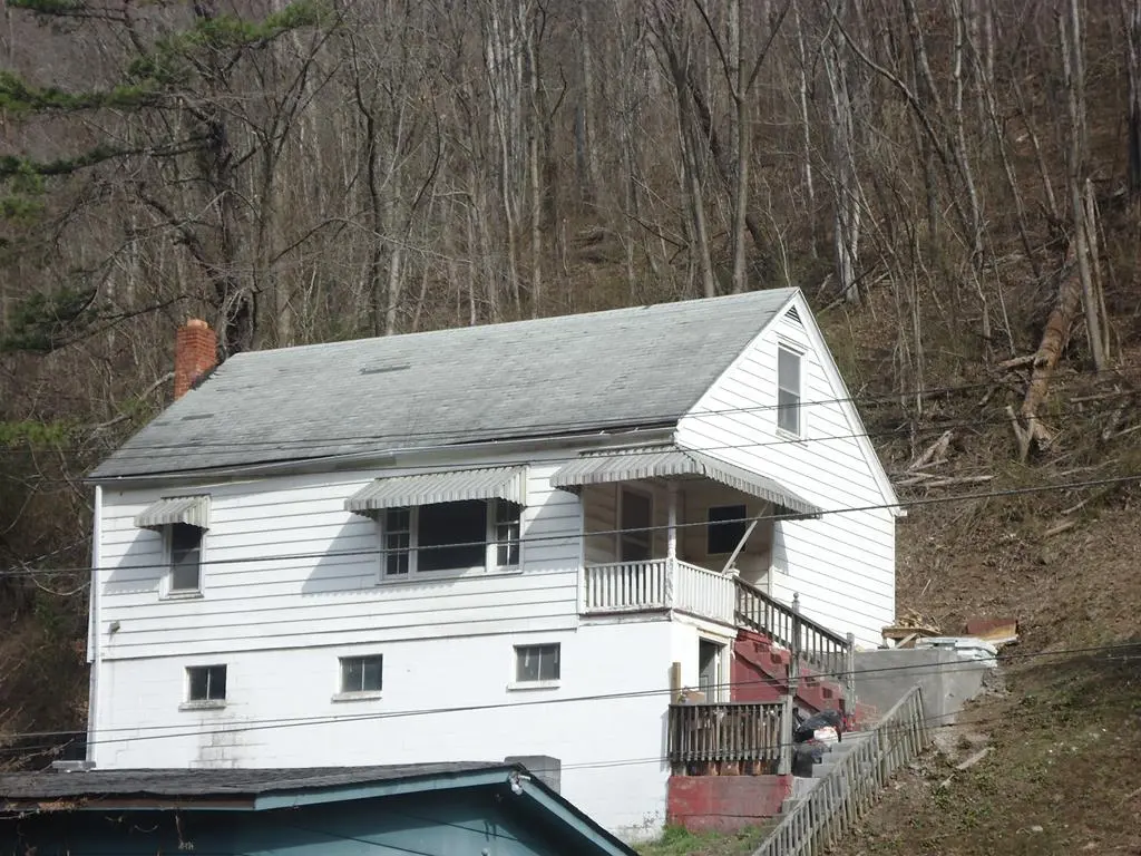 69 CENTRAL AVENUE, Welch, WV 24801