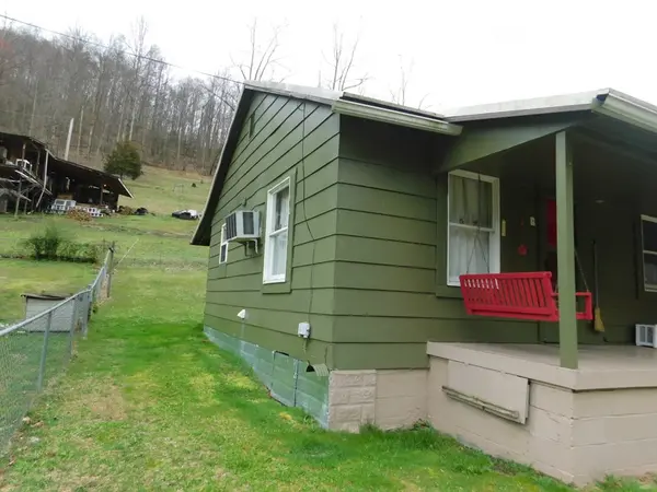 16 SAPPHIRE LANE, Gilbert, WV 25621