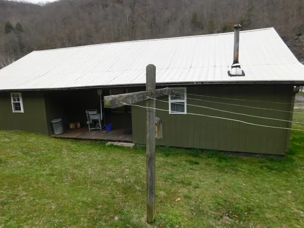 16 SAPPHIRE LANE, Gilbert, WV 25621