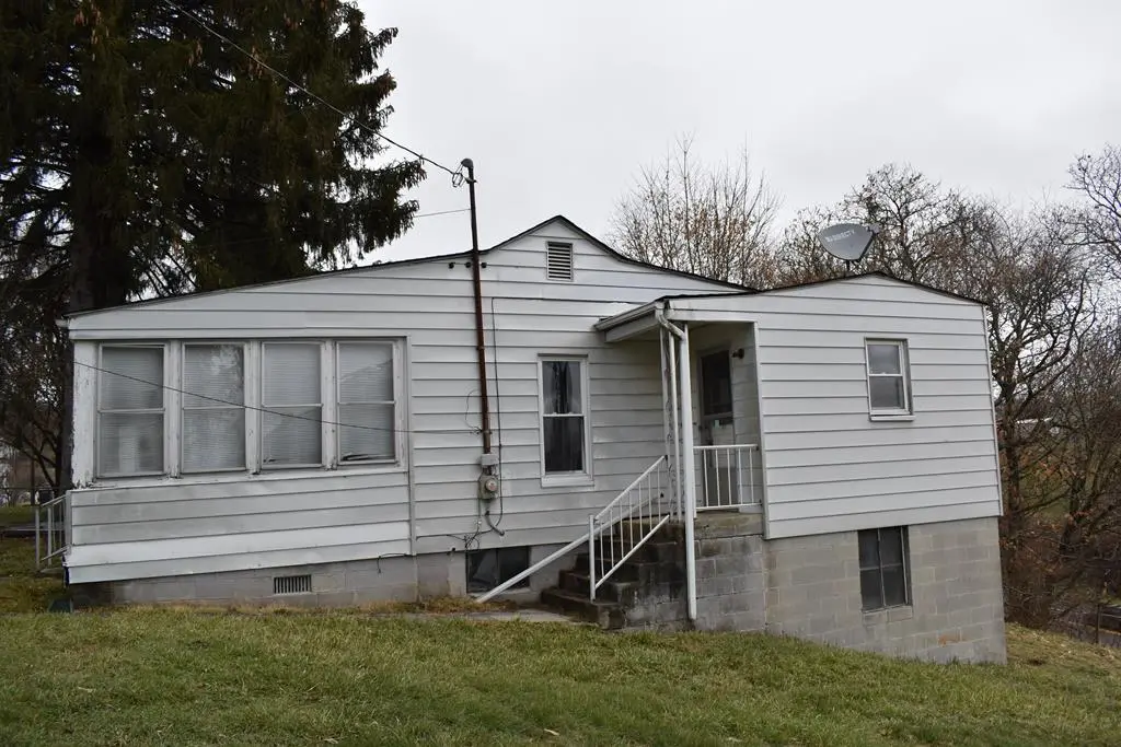 121 CLYBURN STREET, Beckley, WV 25801