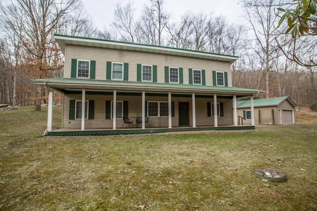320 FLAT TOP LAKE, Ghent, WV 25843