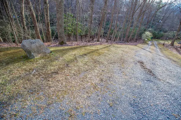 320 FLAT TOP LAKE, Ghent, WV 25843