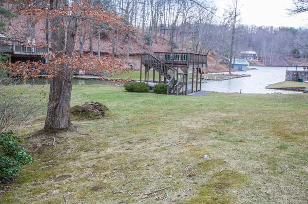 320 FLAT TOP LAKE, Ghent, WV 25843