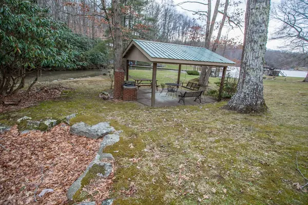 320 FLAT TOP LAKE, Ghent, WV 25843