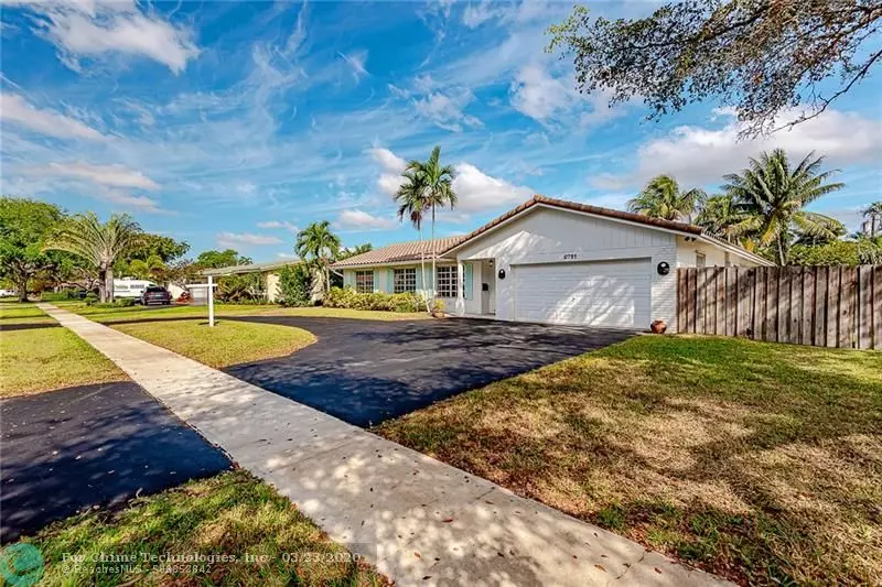 5721 SW 8th Ct, Plantation, FL 33317