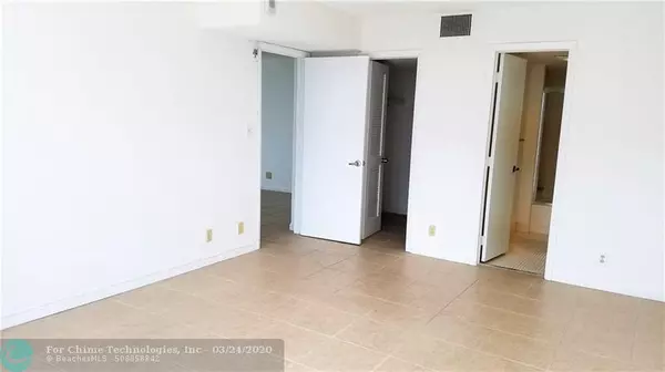 Pompano Beach, FL 33062,525 N Ocean Blvd  #1215