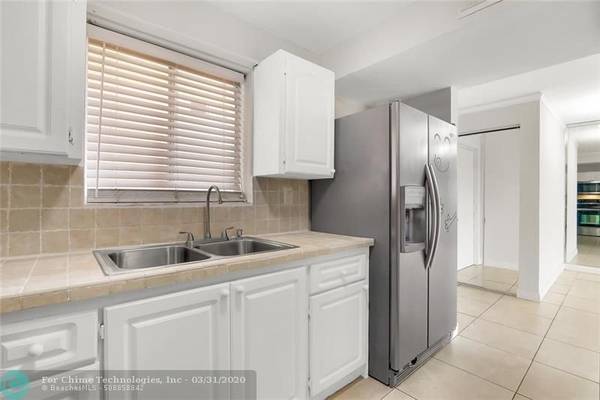 2735 W 52nd St  #402, Hialeah, FL 33016