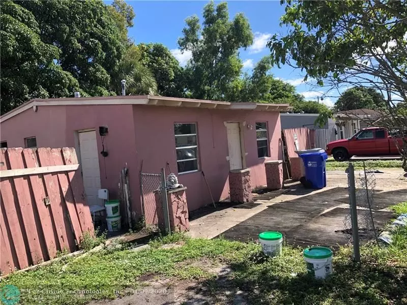 1570 NW 3rd Ter, Pompano Beach, FL 33060