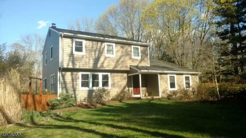 3 COUNTRY HILL RD, Clinton Twp., NJ 08833