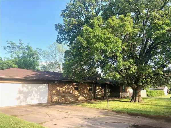 102 S Country Club Road, Ada, OK 74820