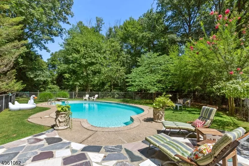 Fanwood Boro, NJ 07023,215 MIDWAY AVE