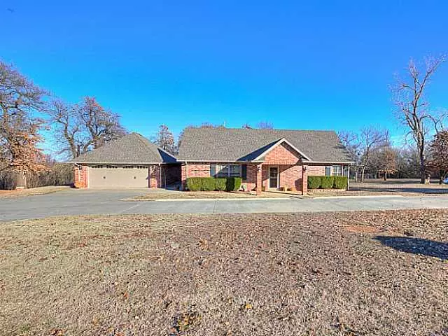 2130 Lakeview Drive, Newcastle, OK 73065