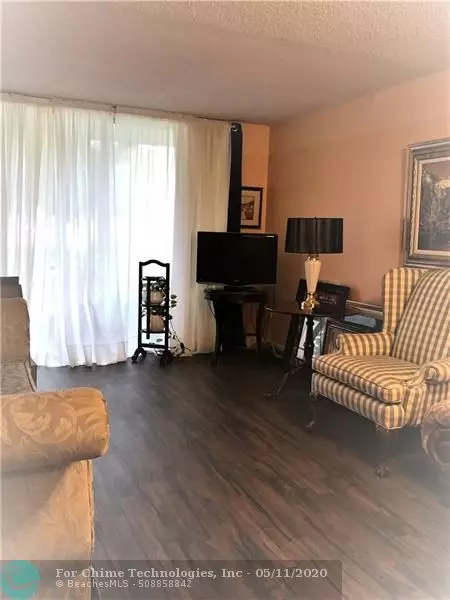 Sunrise, FL 33322,8020 Sunrise Lakes Dr  #107