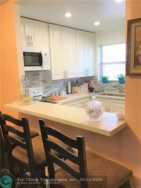 Sunrise, FL 33322,8020 Sunrise Lakes Dr  #107