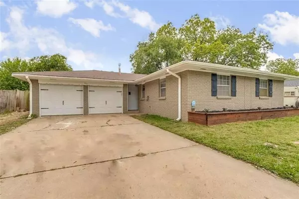 115 Thompson Drive, Moore, OK 73160