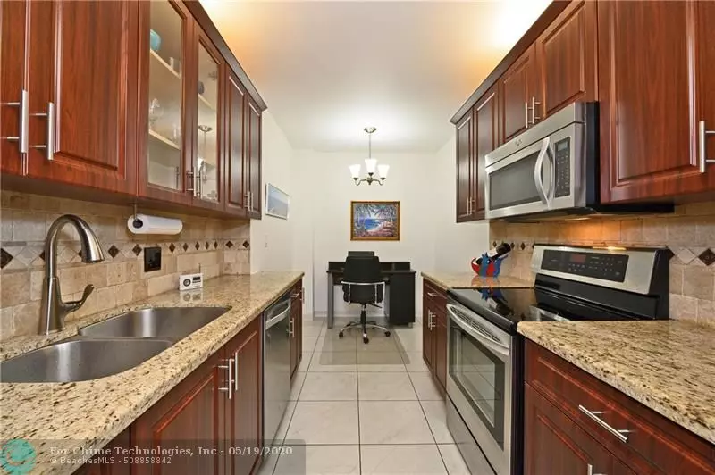 Hollywood, FL 33021,3800 Hillcrest Dr  #810