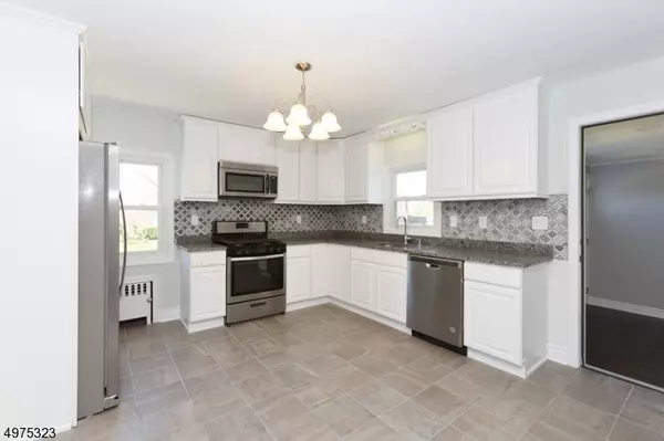 180 N 9TH AVE, Manville Boro, NJ 08835