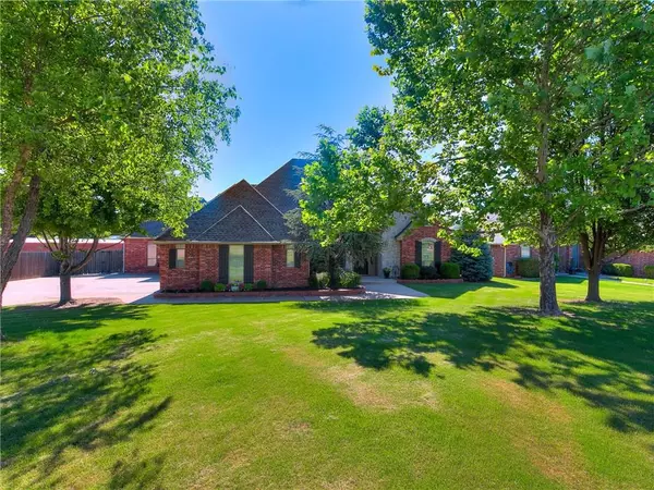 308 S Wyndemere Lakes Drive, Moore, OK 73160