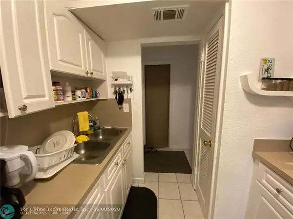 Fort Lauderdale, FL 33317,2458 SW 42nd Ave  #1H