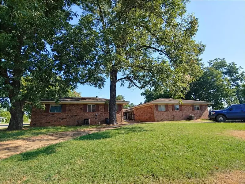 101 E Bluff Street, Hugo, OK 74743