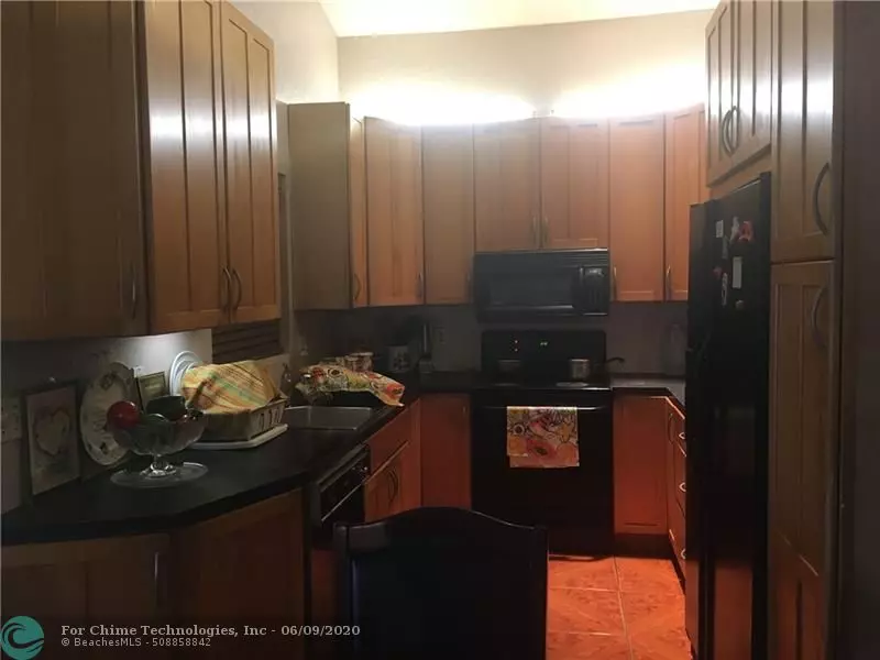 521 NE 38th St, Pompano Beach, FL 33064