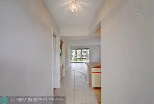 Deerfield Beach, FL 33064,960 NW 45th St  #B-8